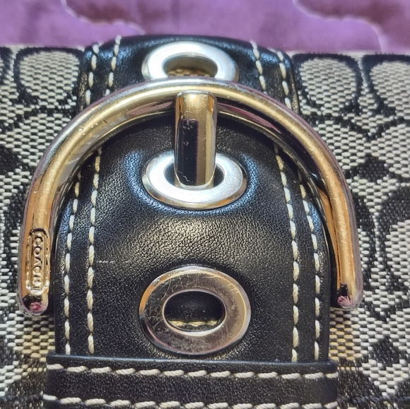 Coach Signature Large Wallet - Picture 5 of 7
